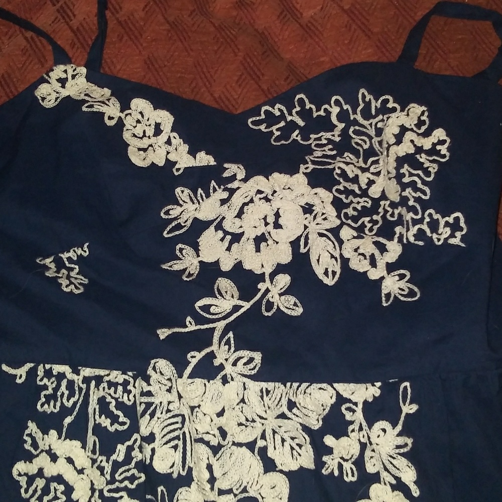 Dress - Picture 3 of 3